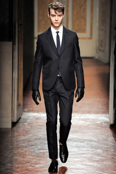 Look 12